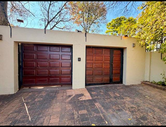4 BEDROOM PROPERTY TO RENT IN MENLO PARK